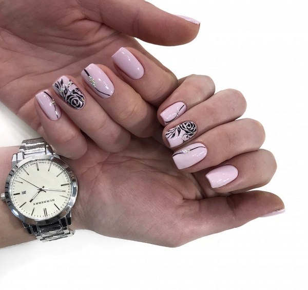 La manucure la plus à la mode avec des strass: de grandes idées et des photos colorées de la saison 2025-2026