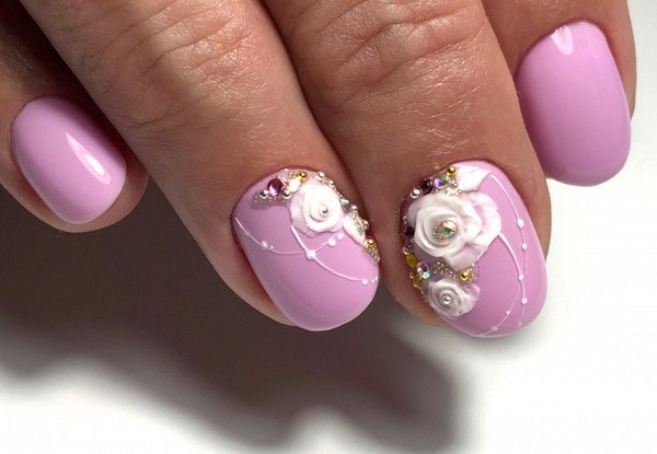 La manucure la plus à la mode avec des strass: de grandes idées et des photos colorées de la saison 2025-2026