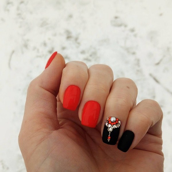 La manucure la plus à la mode avec des strass: de grandes idées et des photos colorées de la saison 2025-2026