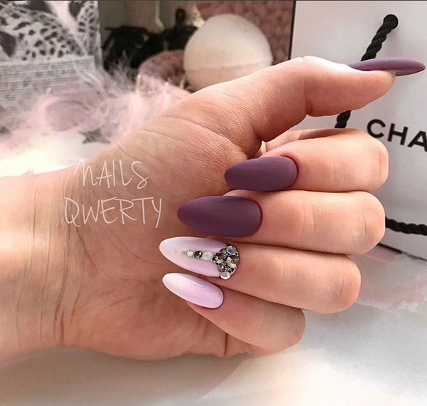 La manucure la plus à la mode avec des strass: de grandes idées et des photos colorées de la saison 2025-2026