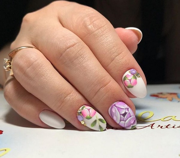 La manucure la plus à la mode avec des strass: de grandes idées et des photos colorées de la saison 2025-2026