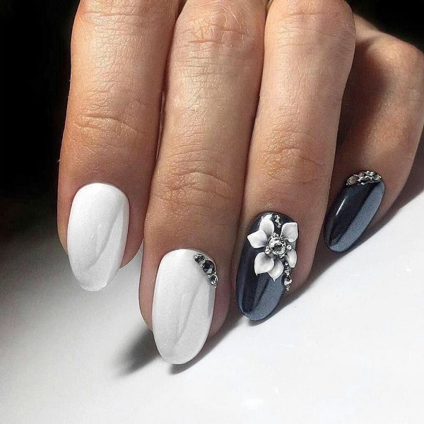 La manucure la plus à la mode avec des strass: de grandes idées et des photos colorées de la saison 2025-2026