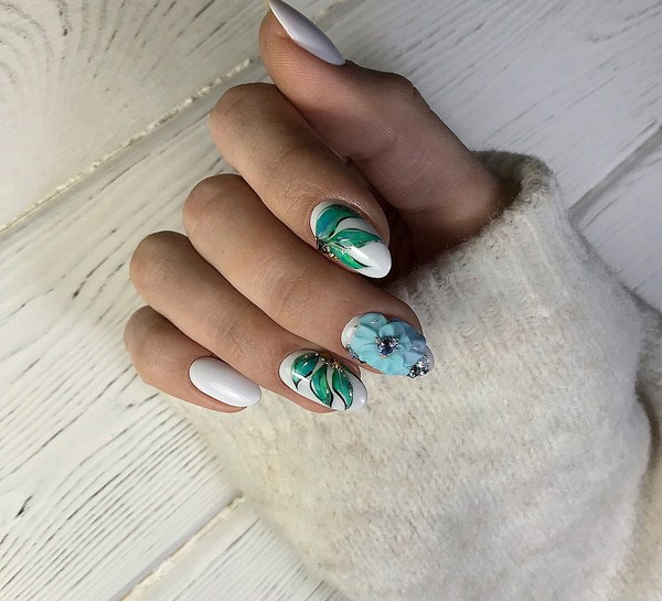 La manucure la plus à la mode avec des strass: de grandes idées et des photos colorées de la saison 2025-2026