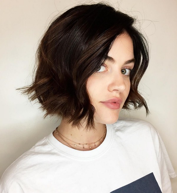 La coupe de cheveux principale de la saison 2025-2026 est un carré à la mode: des types de carrés à la mode et les meilleures nouveautés photo