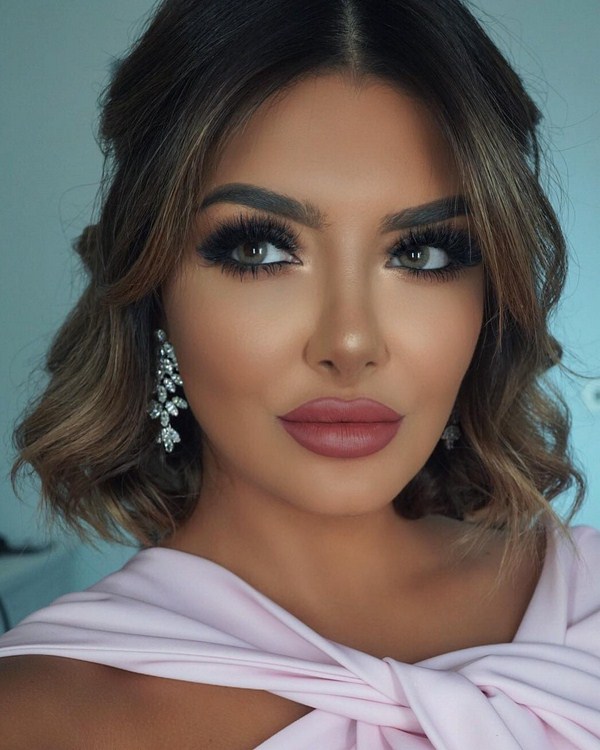 La coupe de cheveux principale de la saison 2025-2026 est un carré à la mode: des types de carrés à la mode et les meilleures nouveautés photo