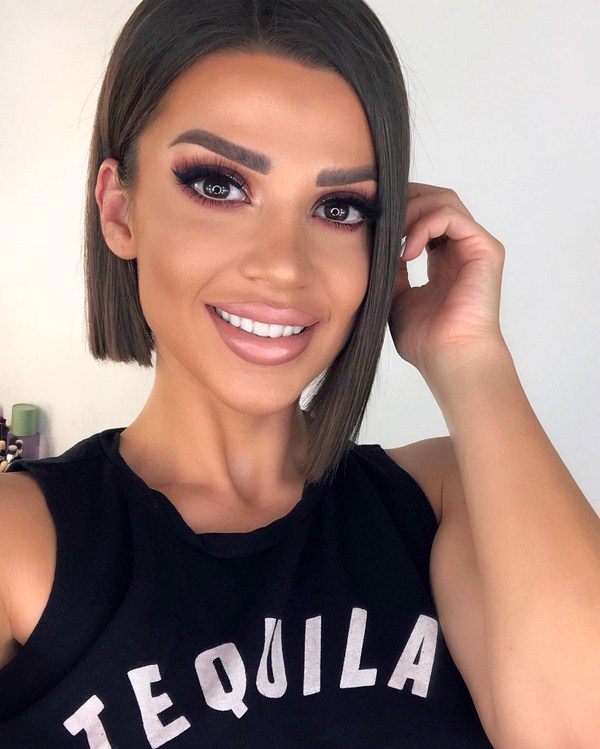 La coupe de cheveux principale de la saison 2025-2026 est un carré à la mode: des types de carrés à la mode et les meilleures nouveautés photo