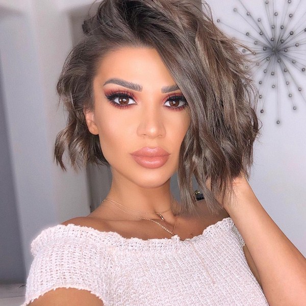 La coupe de cheveux principale de la saison 2025-2026 est un carré à la mode: des types de carrés à la mode et les meilleures nouveautés photo