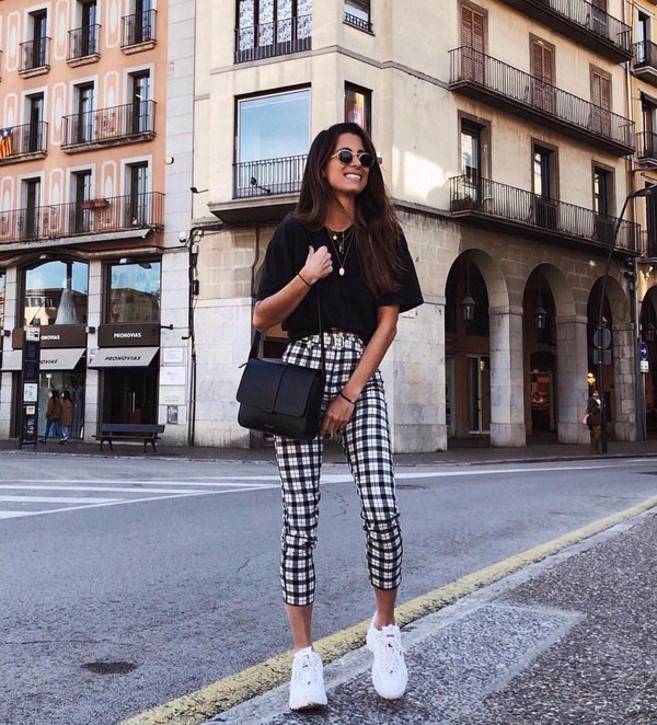 Pantalon étonnant printemps-été 2026: les 10 meilleures tendances, des looks nouveaux et frais avec un pantalon