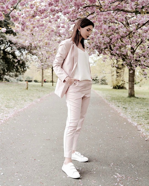 Pantalon étonnant printemps-été 2026: les 10 meilleures tendances, des looks nouveaux et frais avec un pantalon