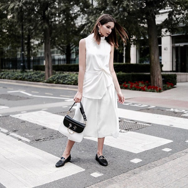 Pantalon étonnant printemps-été 2026: les 10 meilleures tendances, des looks nouveaux et frais avec un pantalon