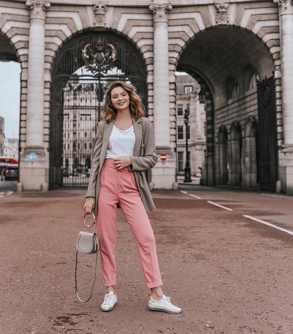 Pantalon étonnant printemps-été 2026: les 10 meilleures tendances, des looks nouveaux et frais avec un pantalon