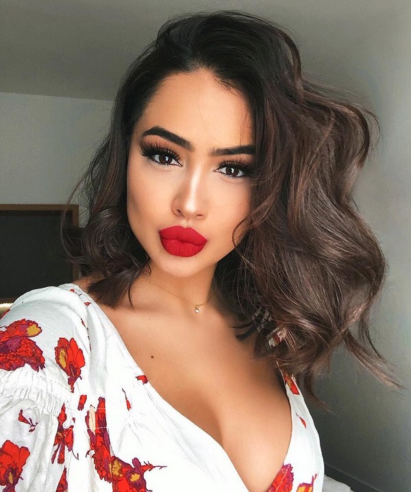 modnye-strizhki-na-srednie-volosy Coupes de cheveux à la mode pour les cheveux moyens 2025-2026: photos, idées