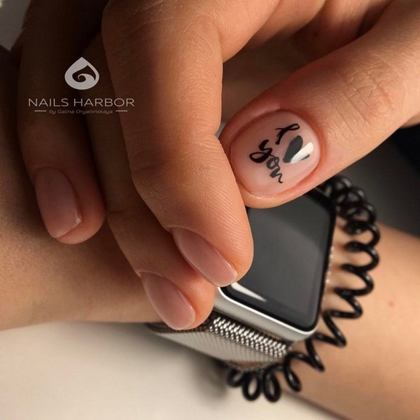 Ongles à la mode avec inscriptions: les meilleures idées et les nouveaux articles de la saison 2025-2026 sur la photo