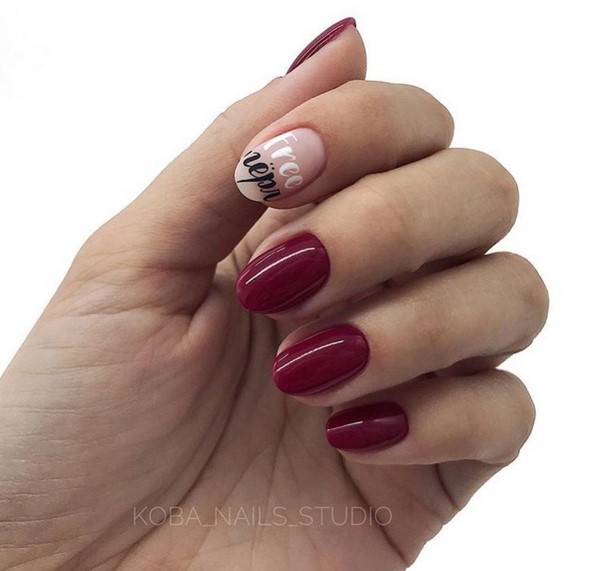 Ongles à la mode avec inscriptions: les meilleures idées et les nouveaux articles de la saison 2025-2026 sur la photo