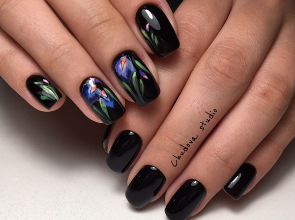 Tendance manucure sombre 2025-2026 - les meilleures tendances de la photo