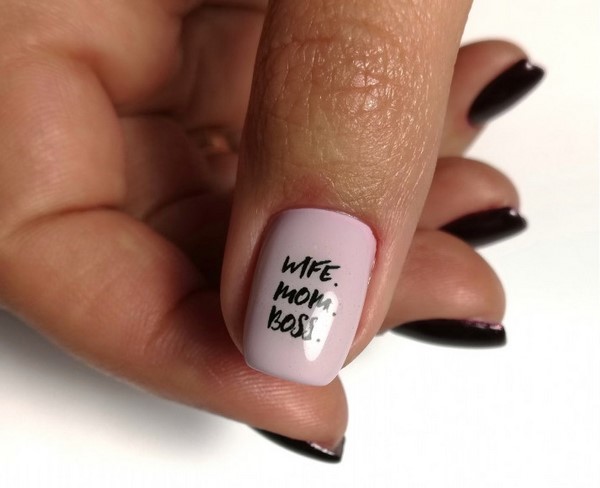 Tendance manucure sombre 2025-2026 - les meilleures tendances de la photo