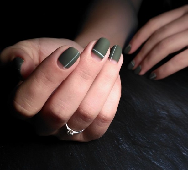 Tendance manucure sombre 2025-2026 - les meilleures tendances de la photo