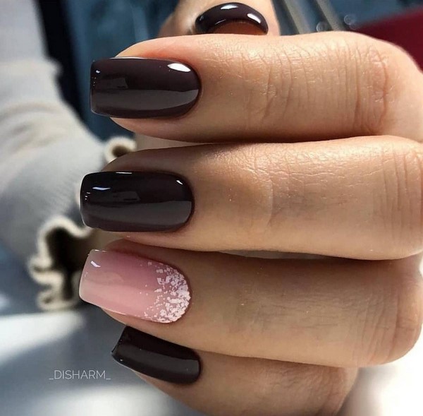 Tendance manucure sombre 2025-2026 - les meilleures tendances de la photo