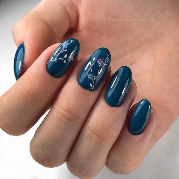 Tendance manucure sombre 2025-2026 - les meilleures tendances de la photo