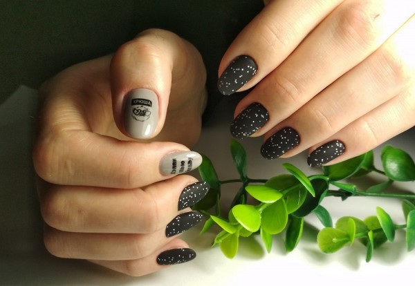 Tendance manucure sombre 2025-2026 - les meilleures tendances de la photo