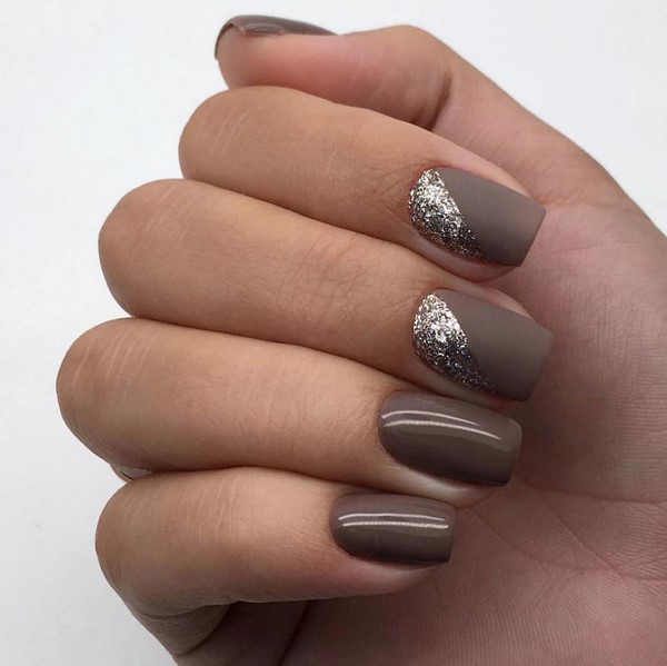 Tendance manucure sombre 2025-2026 - les meilleures tendances de la photo