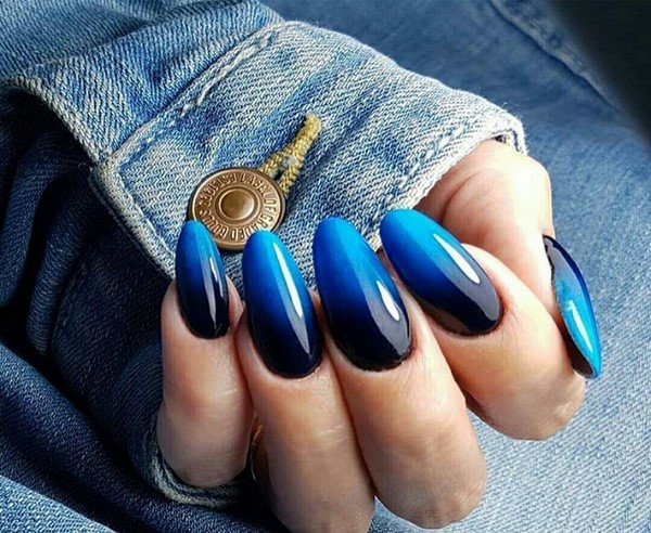 Tendance manucure sombre 2025-2026 - les meilleures tendances de la photo