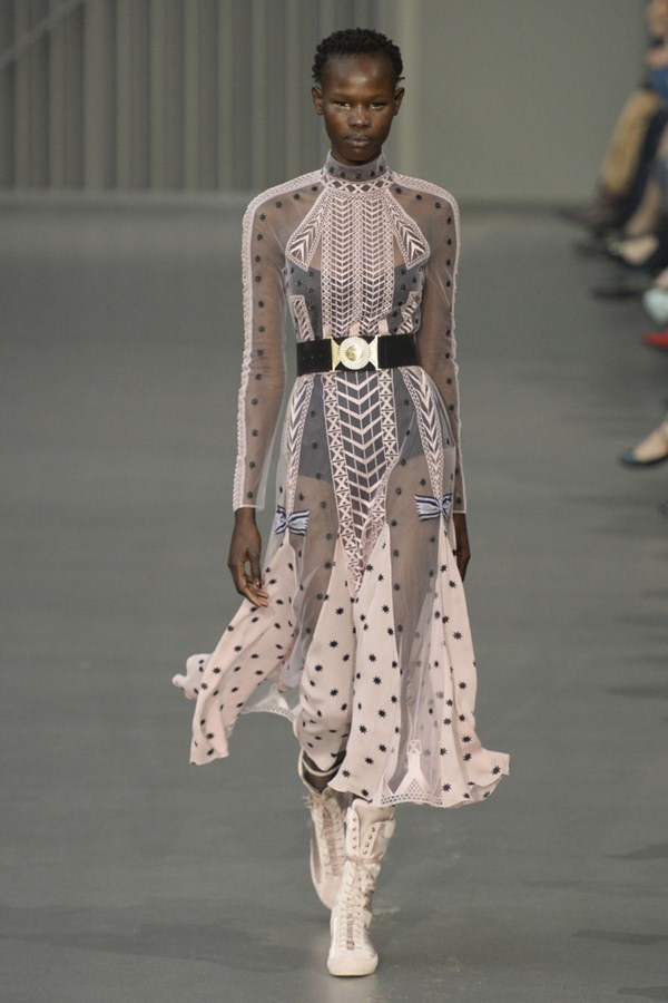 Tendances des robes 2025-2026 - actualités de la mode et dernières tendances