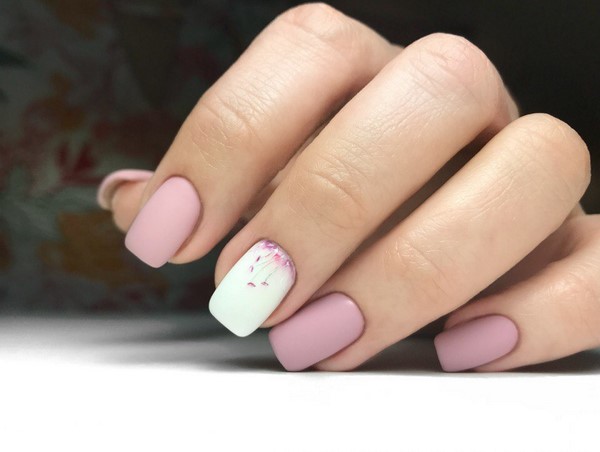 Le meilleur top 15 des tendances du design printanier de la manucure 2025-2026 sur la photo