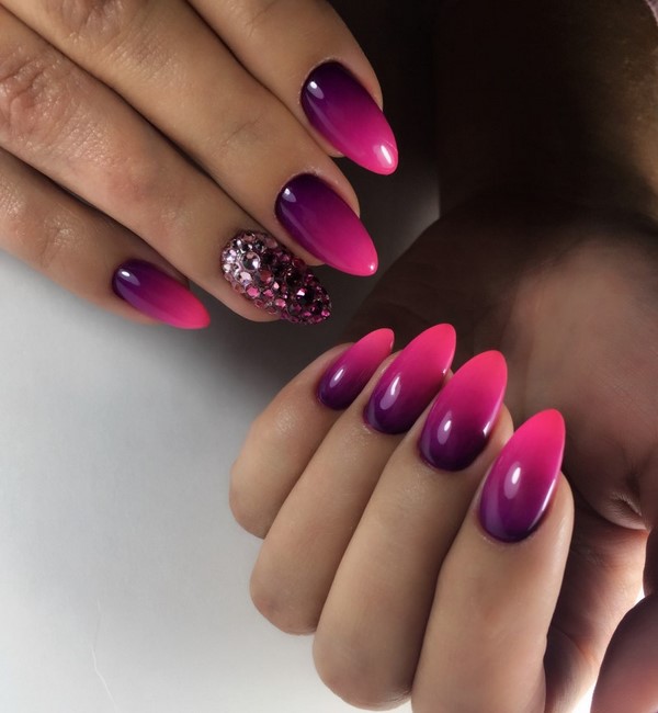 Le meilleur top 15 des tendances du design printanier de la manucure 2025-2026 sur la photo