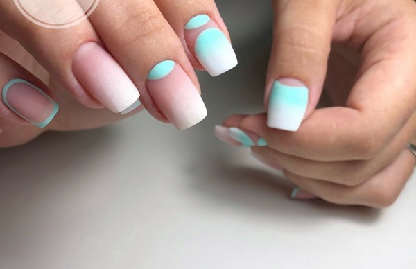 Le meilleur top 15 des tendances du design printanier de la manucure 2025-2026 sur la photo