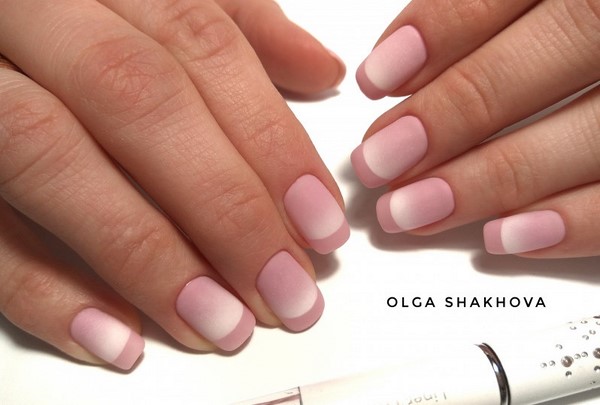 Le meilleur top 15 des tendances du design printanier de la manucure 2025-2026 sur la photo