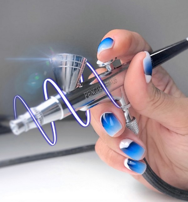 Le meilleur top 15 des tendances du design printanier de la manucure 2025-2026 sur la photo