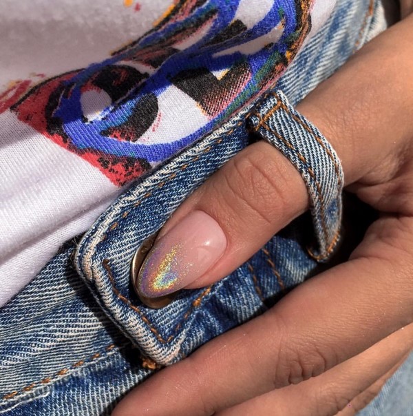 Le meilleur top 15 des tendances du design printanier de la manucure 2025-2026 sur la photo