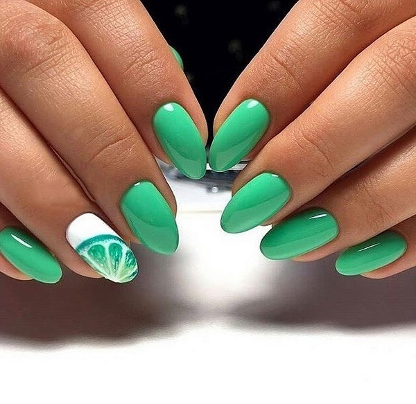 Le meilleur top 15 des tendances du design printanier de la manucure 2025-2026 sur la photo