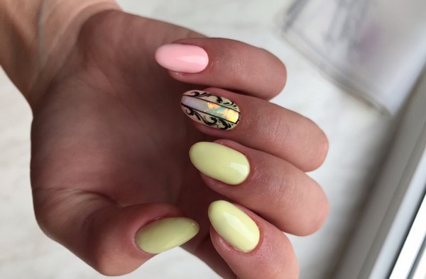 Le meilleur top 15 des tendances du design printanier de la manucure 2025-2026 sur la photo