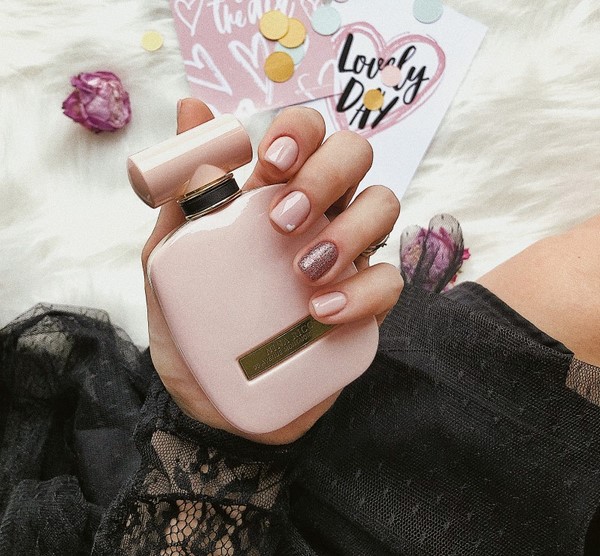 Le meilleur top 15 des tendances du design printanier de la manucure 2025-2026 sur la photo