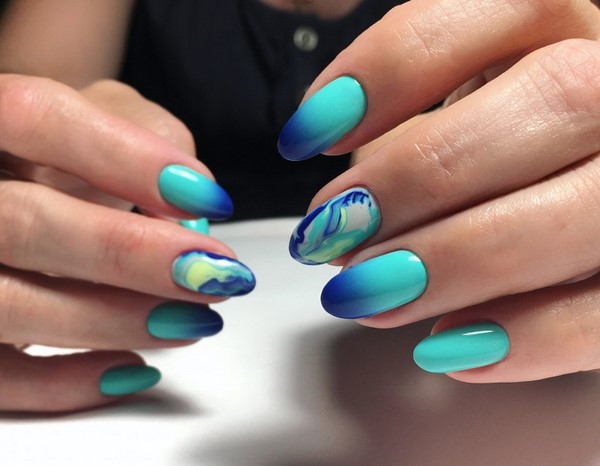 Le meilleur top 15 des tendances du design printanier de la manucure 2025-2026 sur la photo