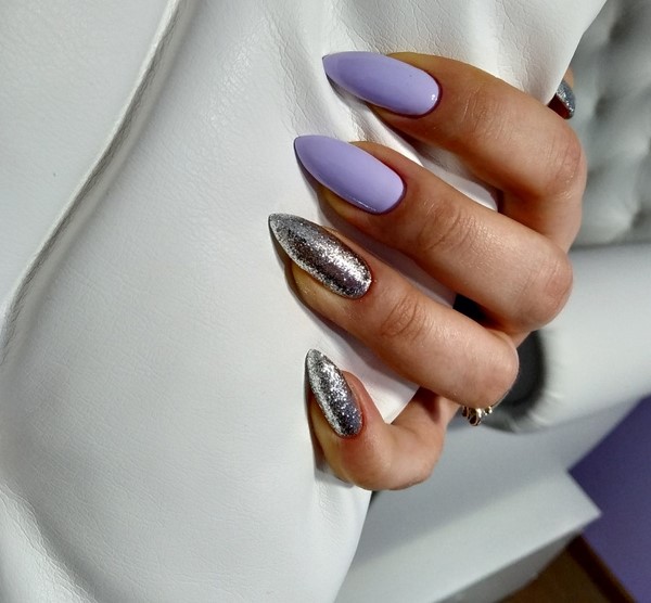 Le meilleur top 15 des tendances du design printanier de la manucure 2025-2026 sur la photo