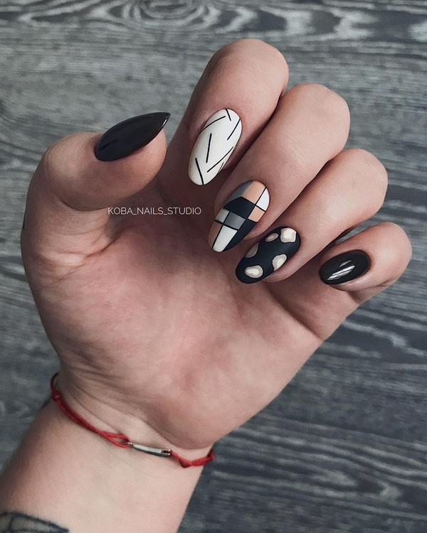 Le meilleur top 15 des tendances du design printanier de la manucure 2025-2026 sur la photo