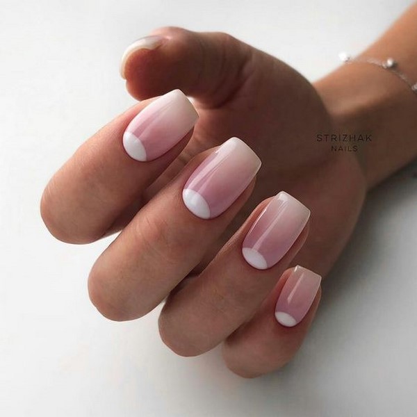 Le meilleur top 15 des tendances du design printanier de la manucure 2025-2026 sur la photo