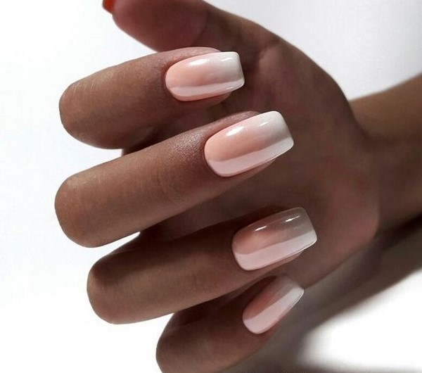 Le meilleur top 15 des tendances du design printanier de la manucure 2025-2026 sur la photo