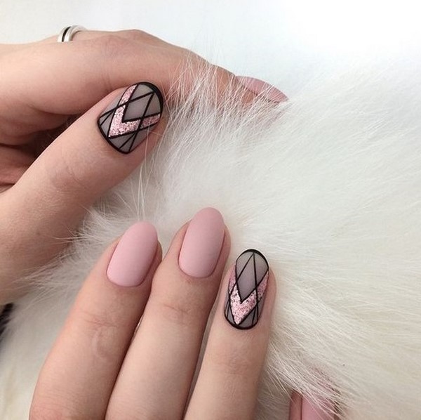 Le meilleur top 15 des tendances du design printanier de la manucure 2025-2026 sur la photo