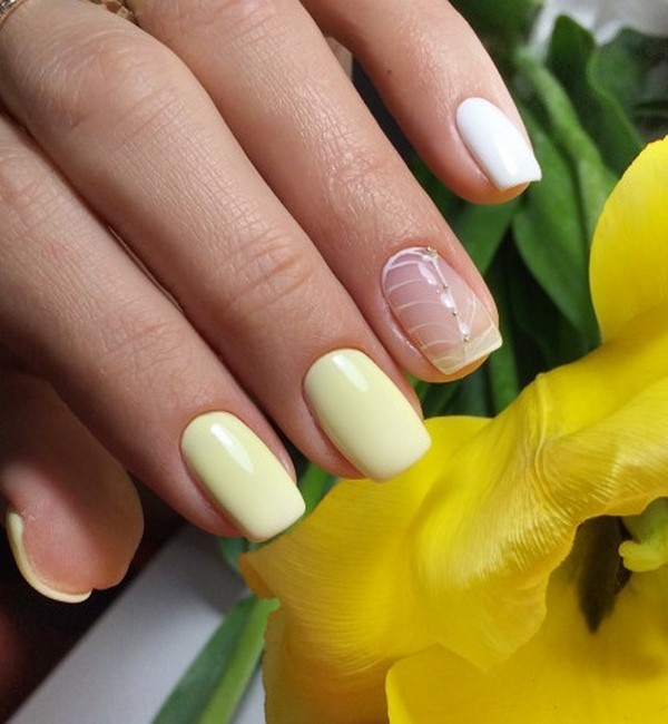 Le meilleur top 15 des tendances du design printanier de la manucure 2025-2026 sur la photo