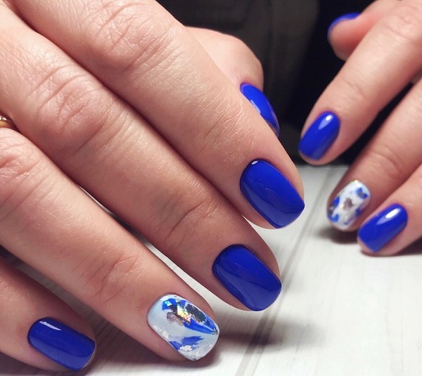 Le meilleur top 15 des tendances du design printanier de la manucure 2025-2026 sur la photo