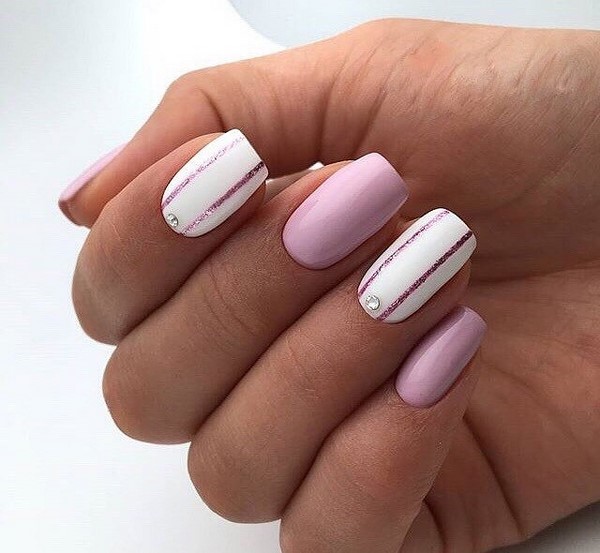 Le meilleur top 15 des tendances du design printanier de la manucure 2025-2026 sur la photo