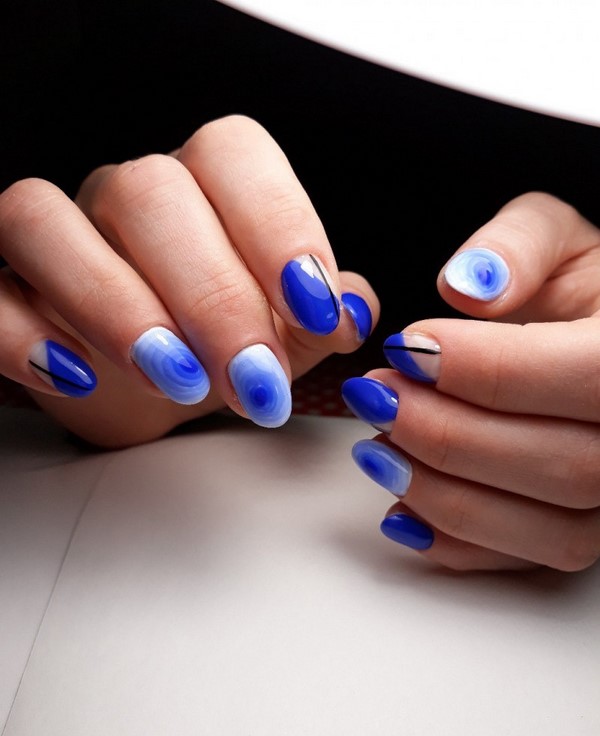 Le meilleur top 15 des tendances du design printanier de la manucure 2025-2026 sur la photo