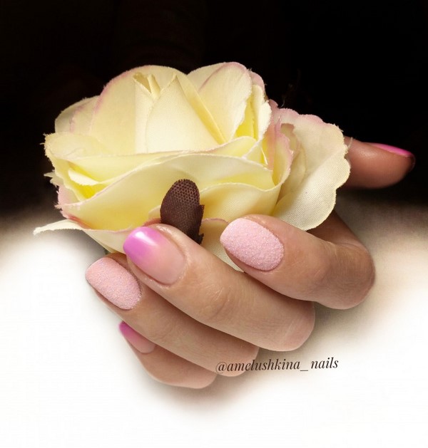 Le meilleur top 15 des tendances du design printanier de la manucure 2025-2026 sur la photo