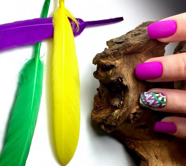 Le meilleur top 15 des tendances du design printanier de la manucure 2025-2026 sur la photo