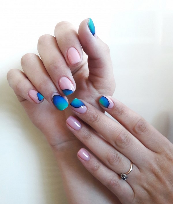 Le meilleur top 15 des tendances du design printanier de la manucure 2025-2026 sur la photo