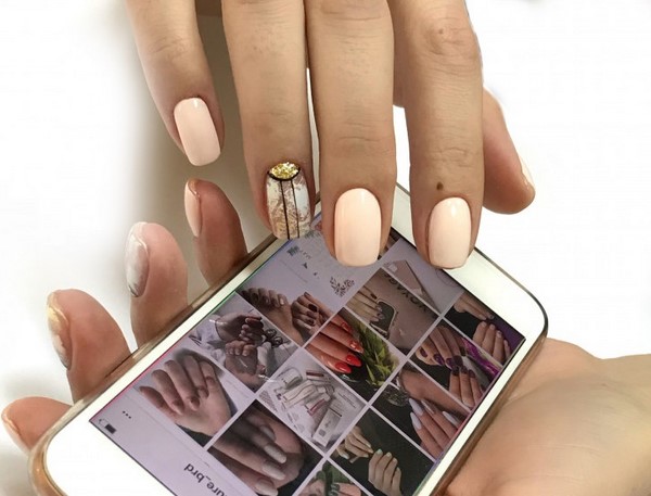 Le meilleur top 15 des tendances du design printanier de la manucure 2025-2026 sur la photo